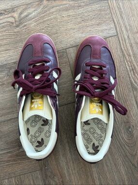Adidas Sambas Burgundy & Off-White Leather Sneaker in size US 6.5